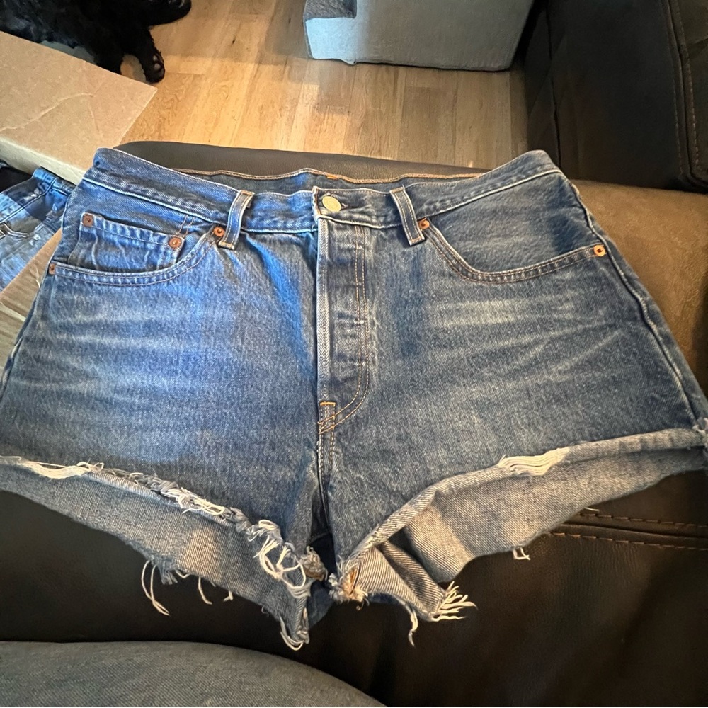 Levi 501 jean shorts 
Sz 31
2 inch inseam button